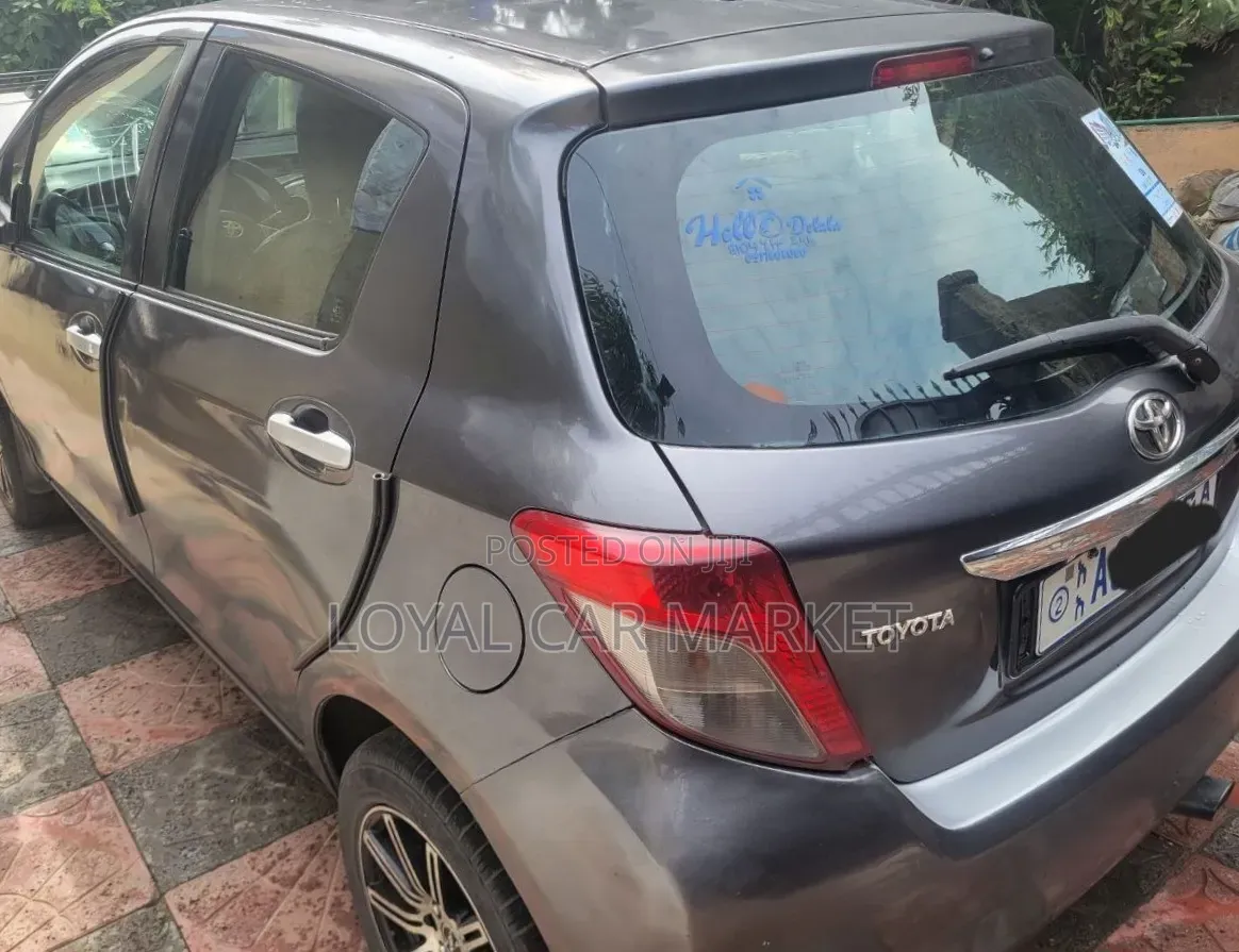 Toyota Yaris 2011 Gray