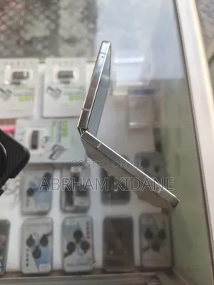 Samsung Galaxy Z Flip 5 256 GB Gold