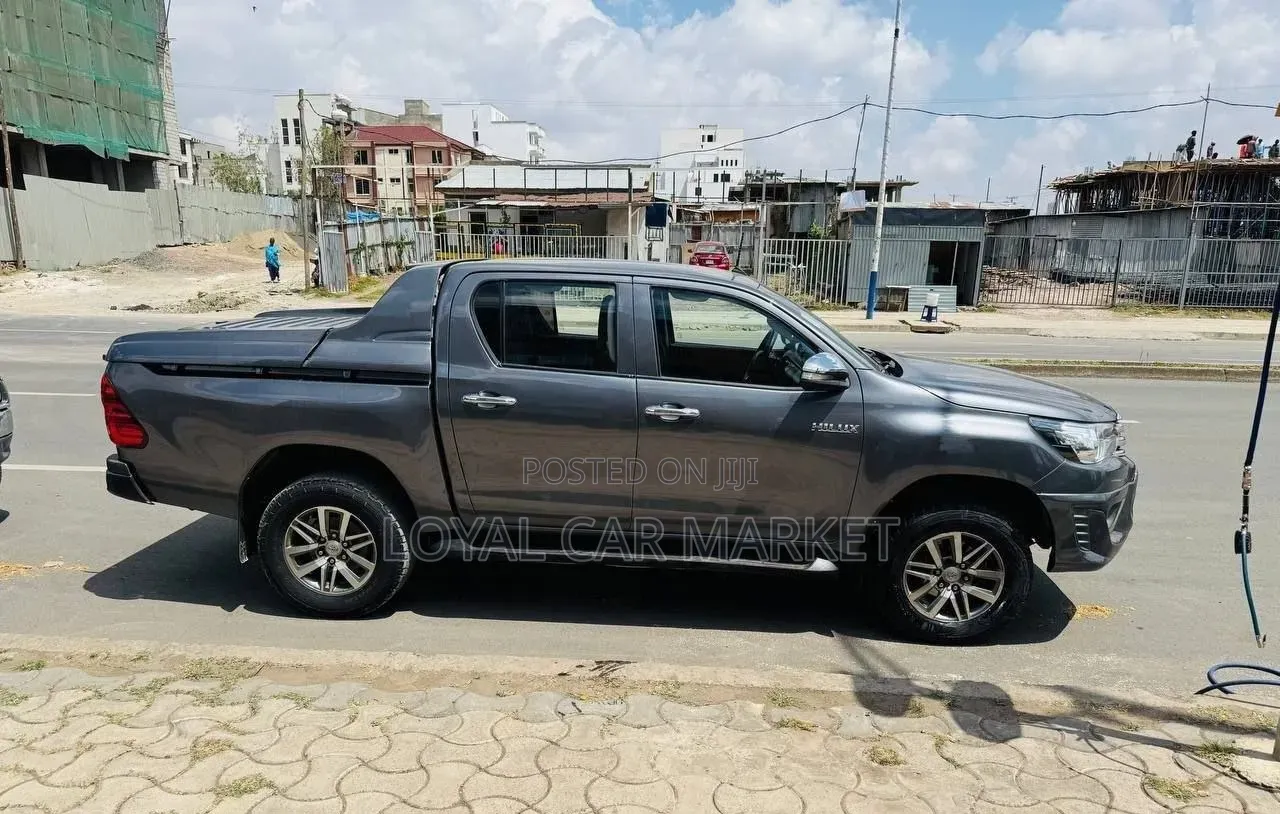 Toyota Hilux 2018 Gray