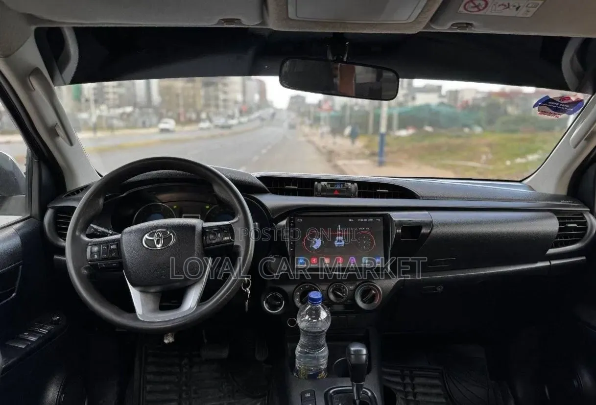 Toyota Hilux 2018 Gray