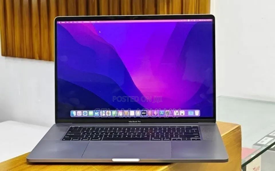 New Laptop Apple MacBook 2018 32GB Intel Core i9 SSD 72GB