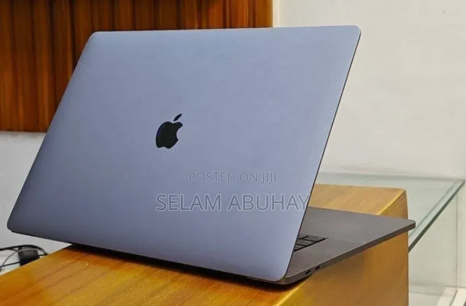 New Laptop Apple MacBook 2018 32GB Intel Core i9 SSD 72GB