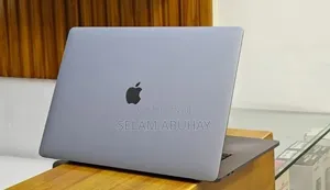 New Laptop Apple MacBook 2018 32GB Intel Core i9 SSD 72GB