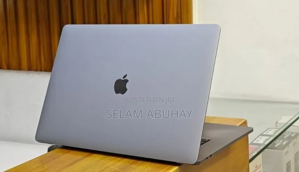 New Laptop Apple MacBook 2018 32GB Intel Core i9 SSD 72GB