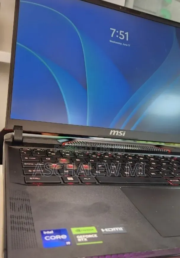 New Laptop MSI Raider 18 HX AI A2XW 16GB Intel Core i9 SSD 1T