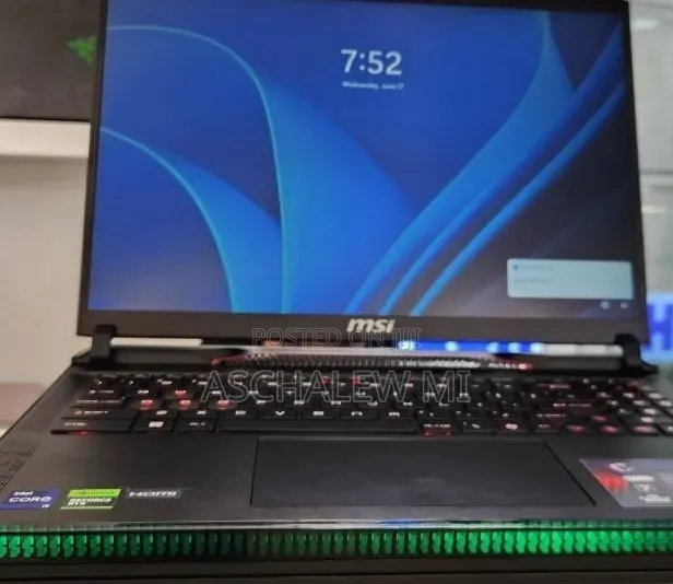 New Laptop MSI Raider 18 HX AI A2XW 16GB Intel Core i9 SSD 1T