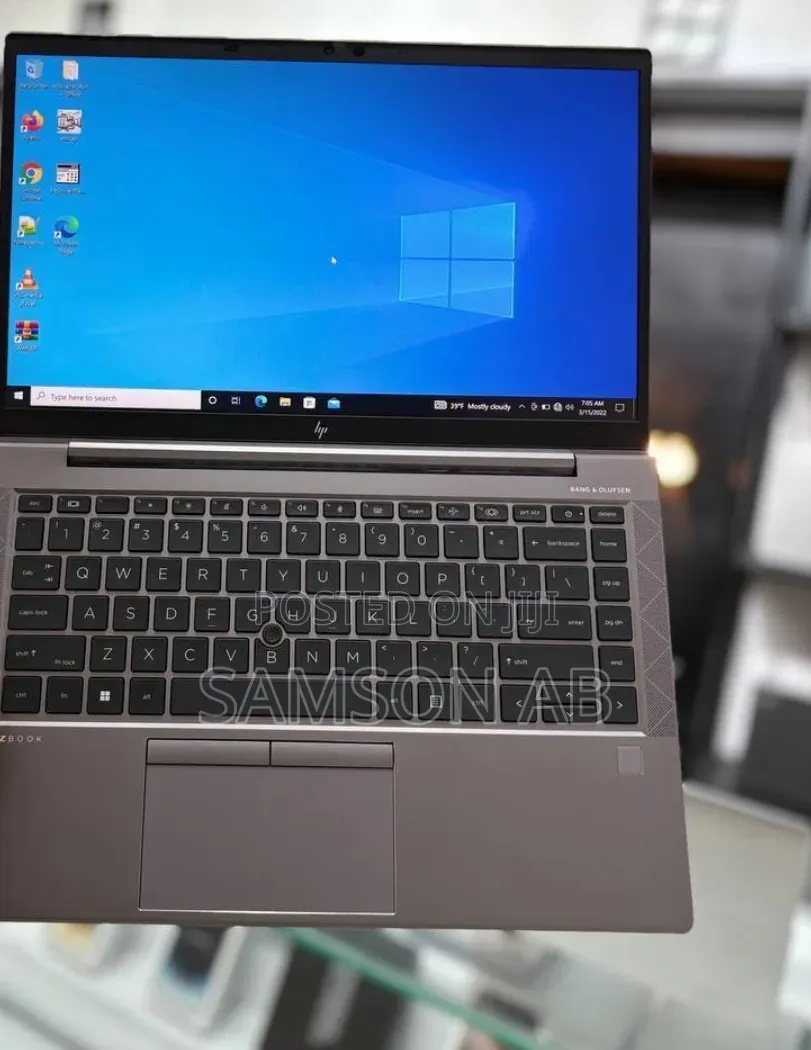 New Laptop HP ZBook Firefly G8 16GB Intel Core i7 SSD 512GB