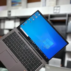 New Laptop HP ZBook Firefly G8 16GB Intel Core i7 SSD 512GB