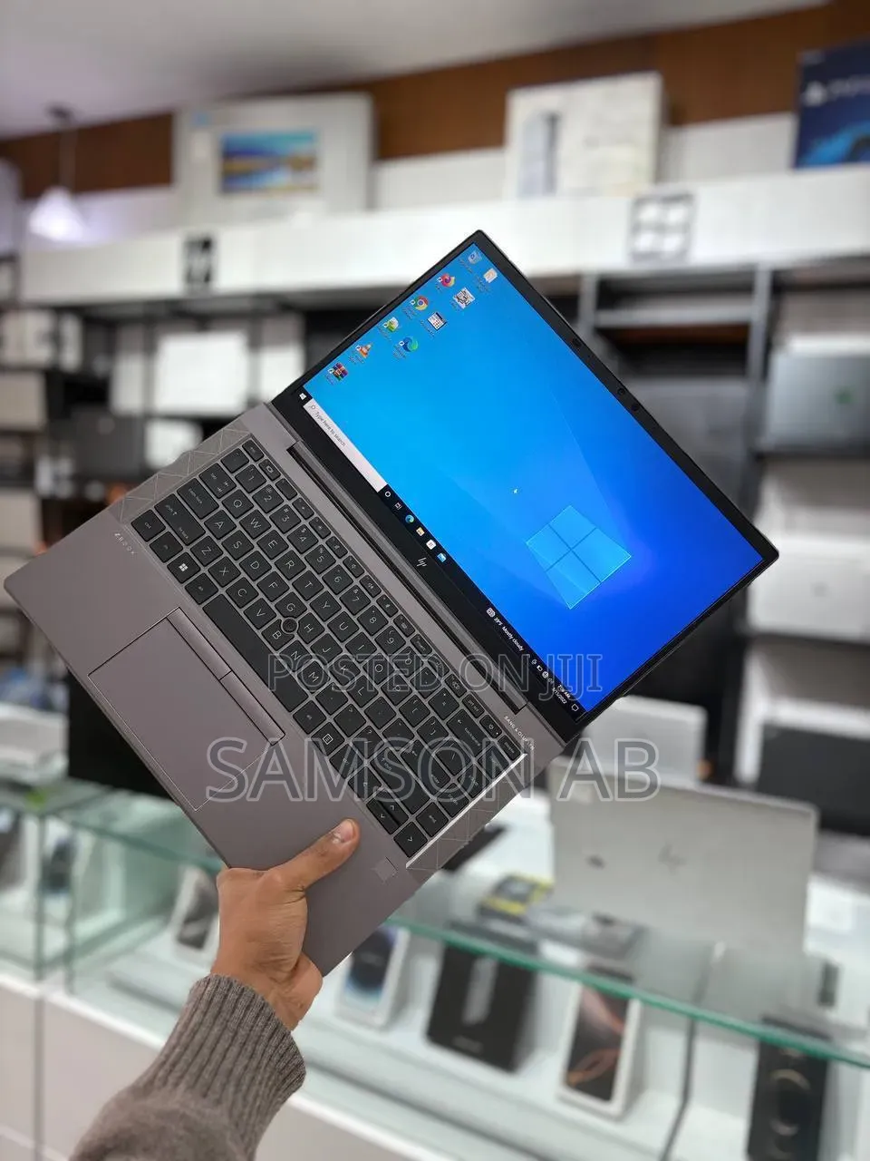 New Laptop HP ZBook Firefly G8 16GB Intel Core i7 SSD 512GB