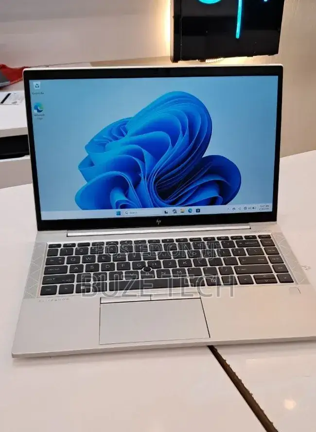 New Laptop HP EliteBook 1040 G8 16GB Intel Core i5 SSD 512GB