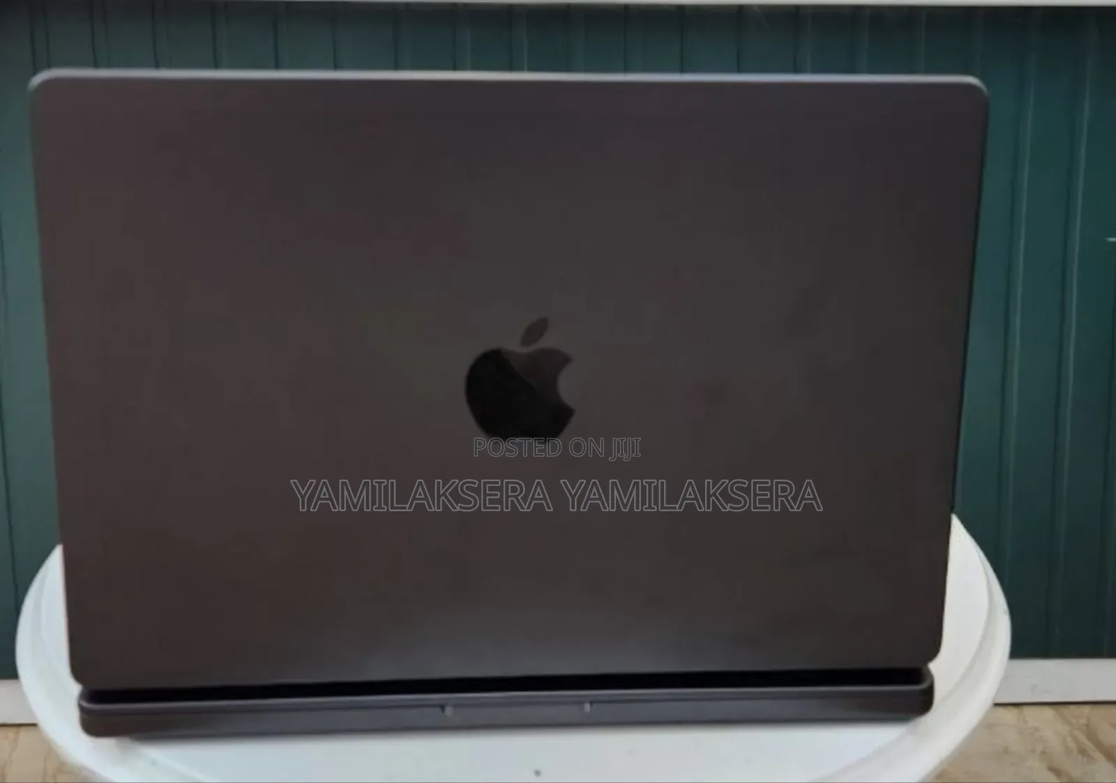 New Laptop Apple MacBook Pro 2023 M3 18GB Apple M3 SSD 512GB