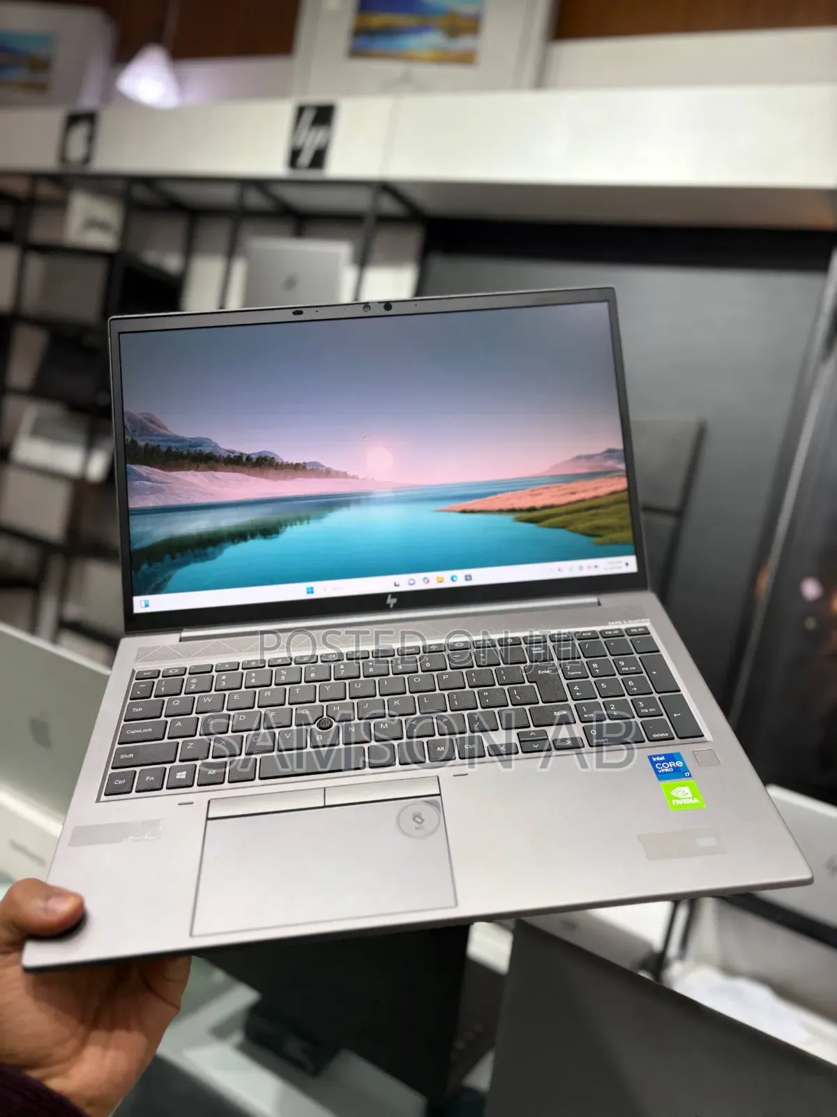 New Laptop HP ZBook Firefly G8 16GB Intel Core i7 SSD 512GB