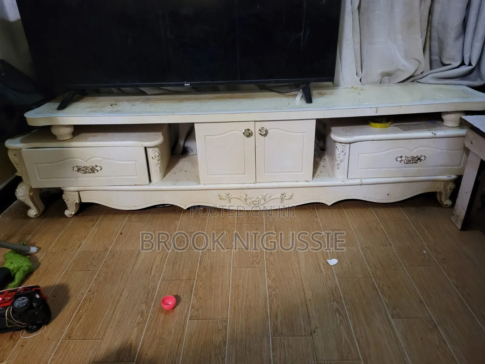 White Tv Stand
