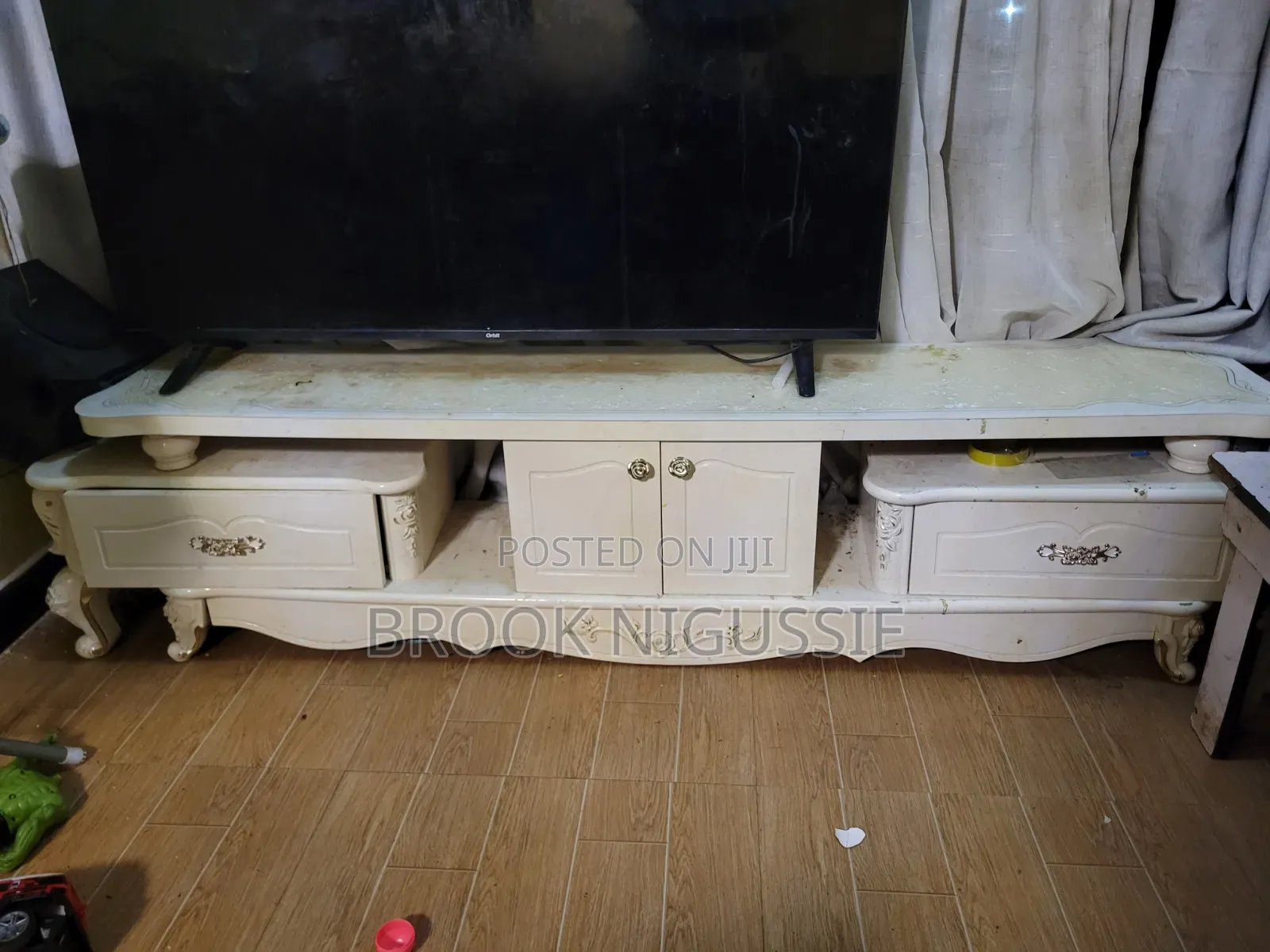 White Tv Stand