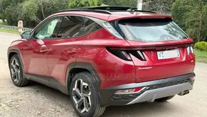Hyundai Tucson 2022 Red
