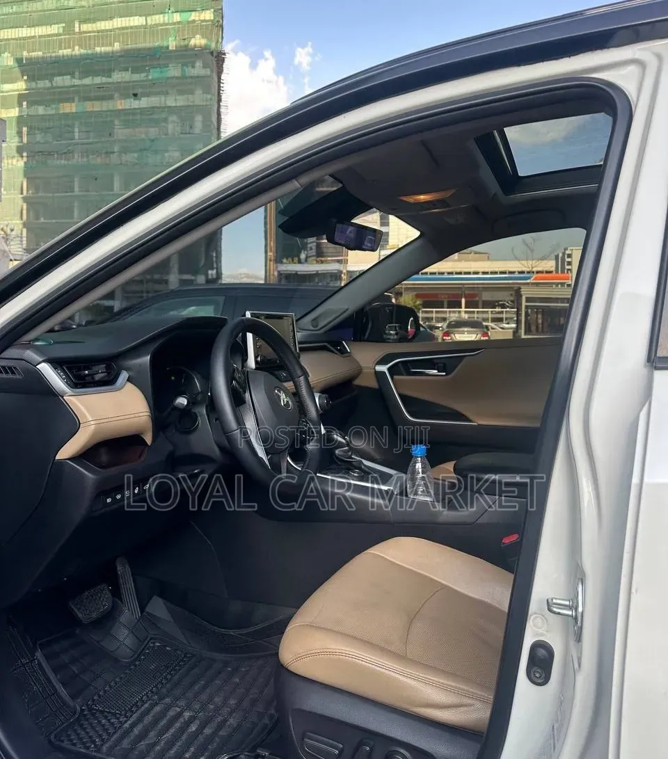 Toyota RAV4 2020 White