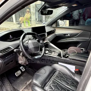 Peugeot 5008 2022 White