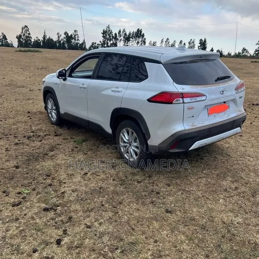 Toyota Corolla Cross Hybrid 2025 White