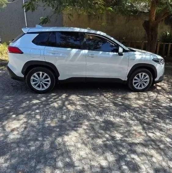 Toyota Corolla Cross Hybrid 2025 White