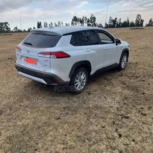 Toyota Corolla Cross Hybrid 2025 White