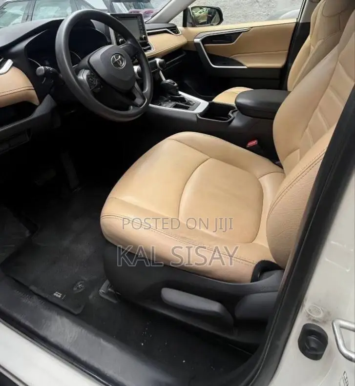 Toyota RAV4 2022 White