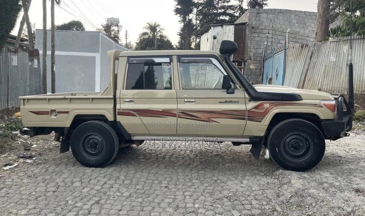 Toyota Land Cruiser 2020 Gold
