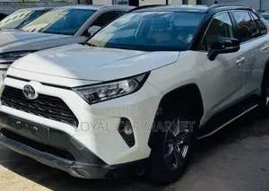 Toyota RAV4 2022 White