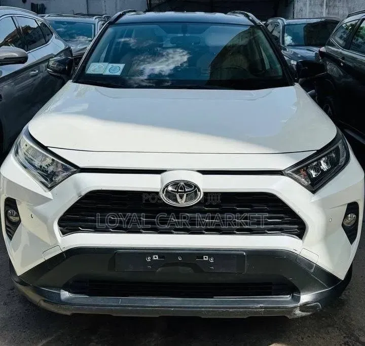 Toyota RAV4 2022 White