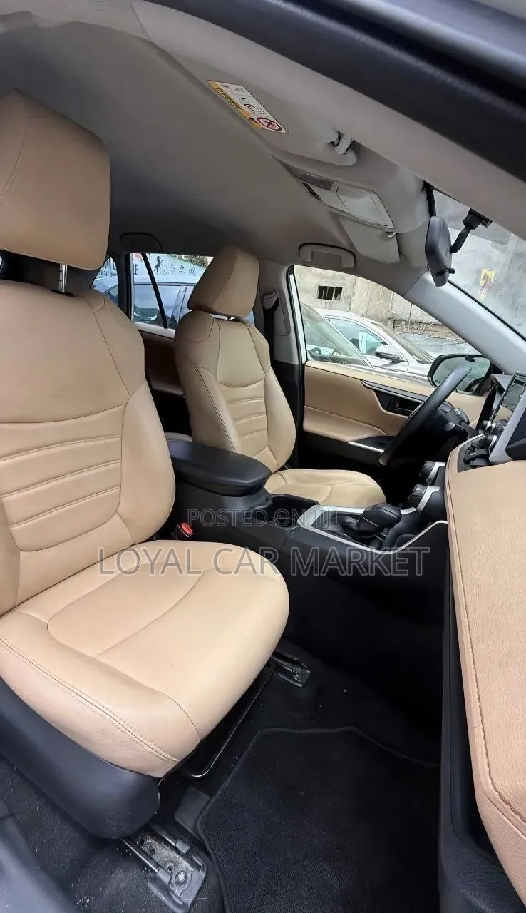 Toyota RAV4 2022 White