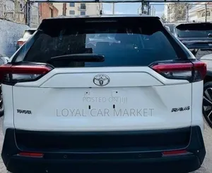 Toyota RAV4 2022 White