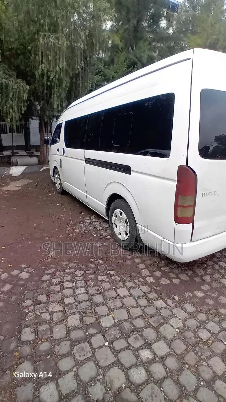 Toyota HiAce 2007 White