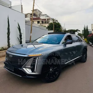 Cadillac Lyriq 2023 Silver