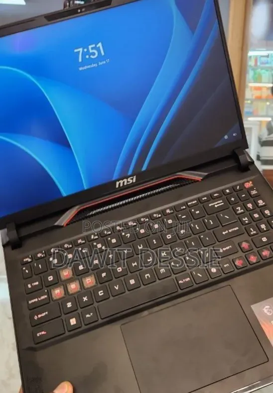 New Laptop MSI Raider GE68HX 13VI-202US 16GB Intel Core i9 SSD 1T