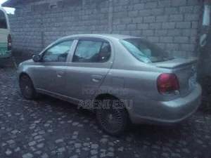 Toyota Platz 2005 Gold