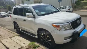 Toyota Land Cruiser 2010 White