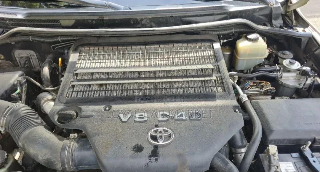Toyota Land Cruiser 2010 White