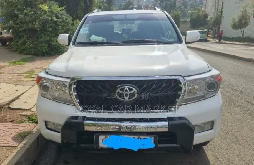 Toyota Land Cruiser 2010 White