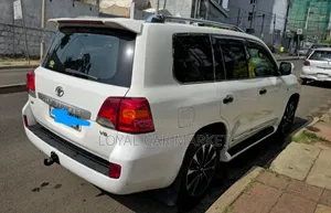 Toyota Land Cruiser 2010 White