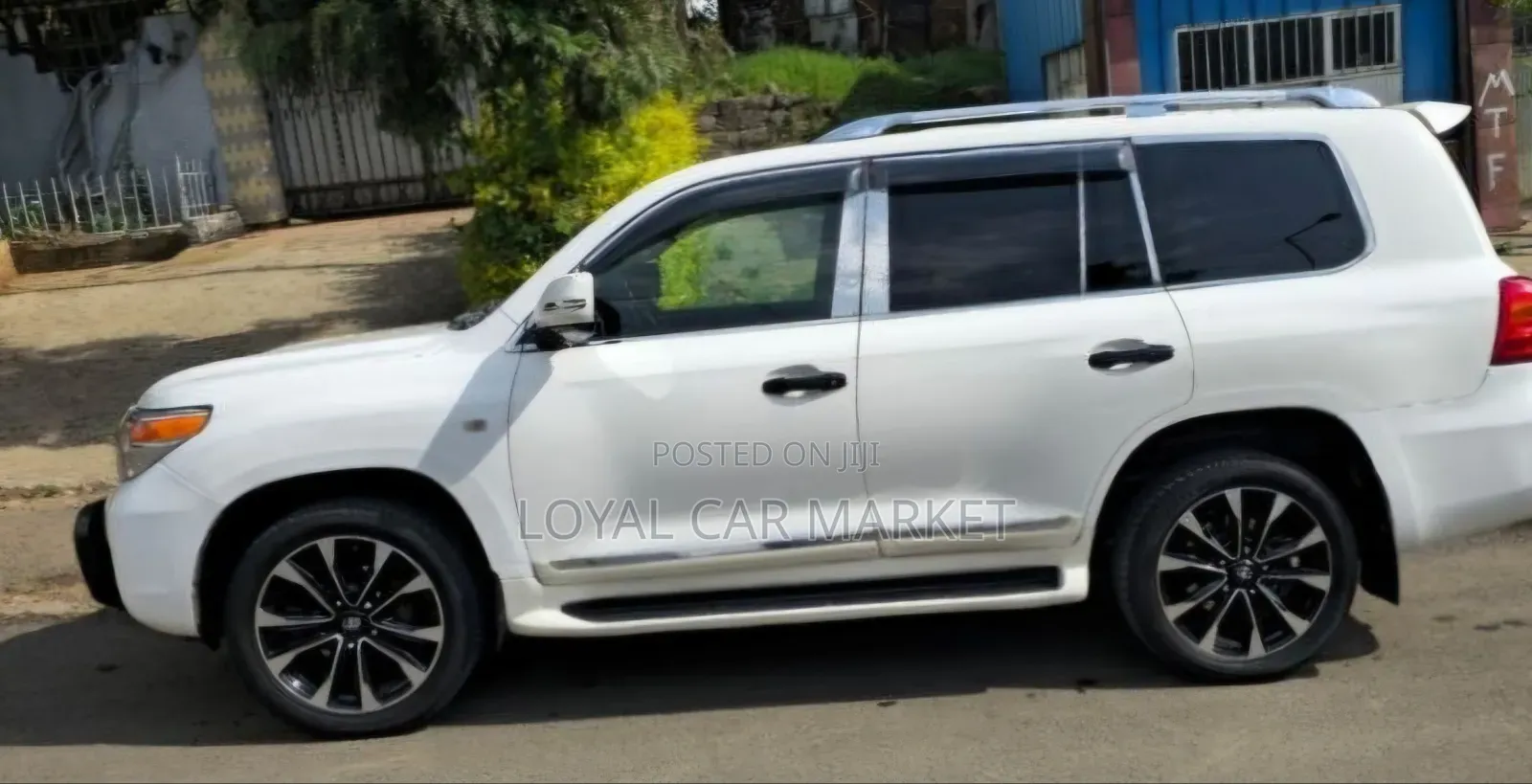 Toyota Land Cruiser 2010 White