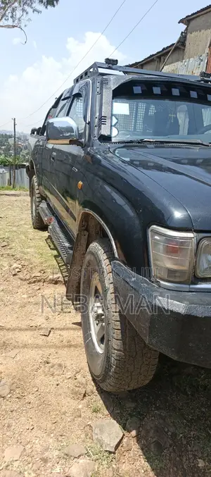 Toyota Hilux 2000 Green