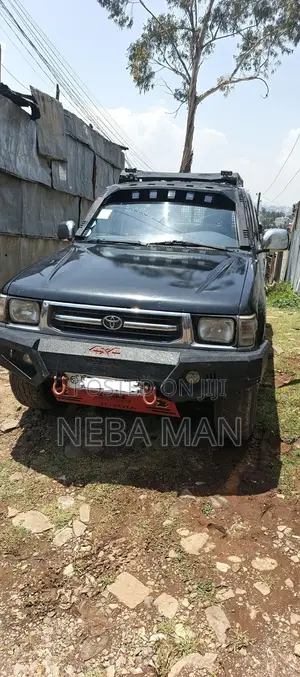 Toyota Hilux 2000 Green