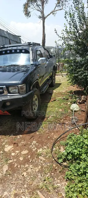 Toyota Hilux 2000 Green