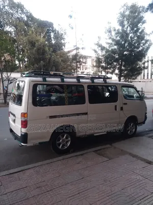 Toyota Grand HiAce 2003 White