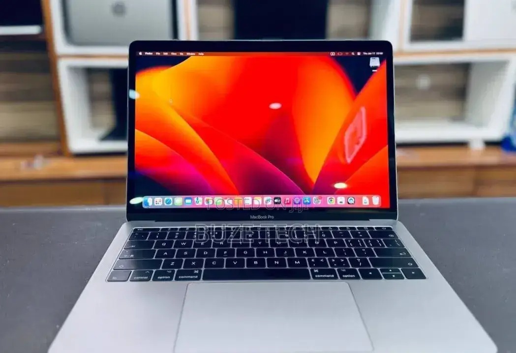 New Laptop Apple MacBook Pro 2017 8GB SSD 256GB