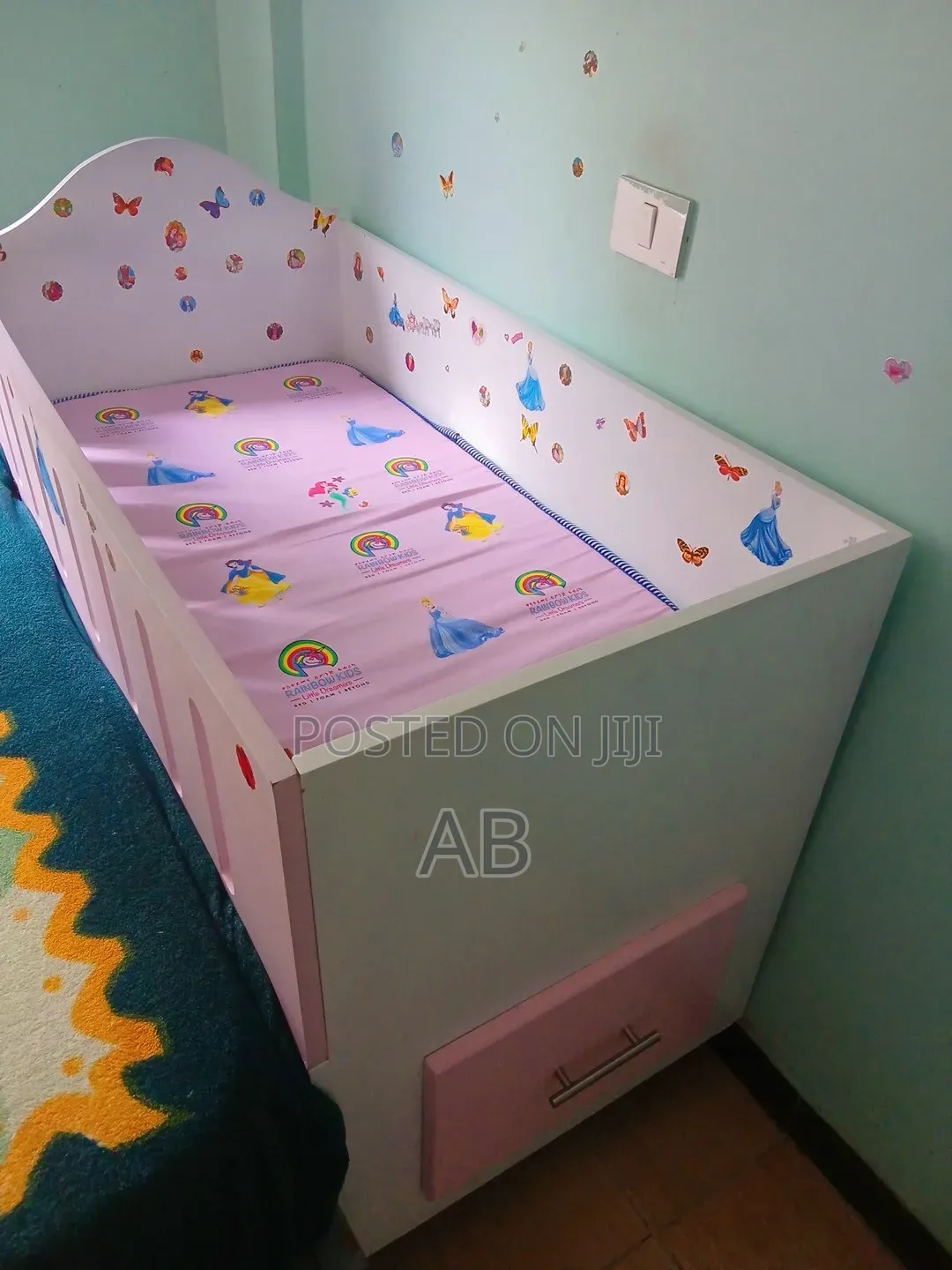 Kid's Bed With Mattress