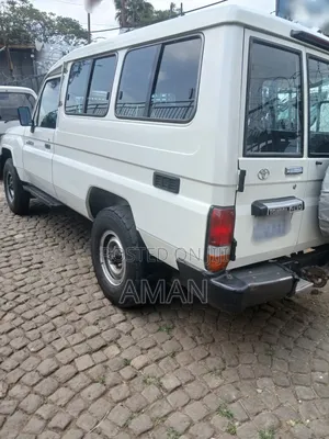 Toyota Regius 2018 White