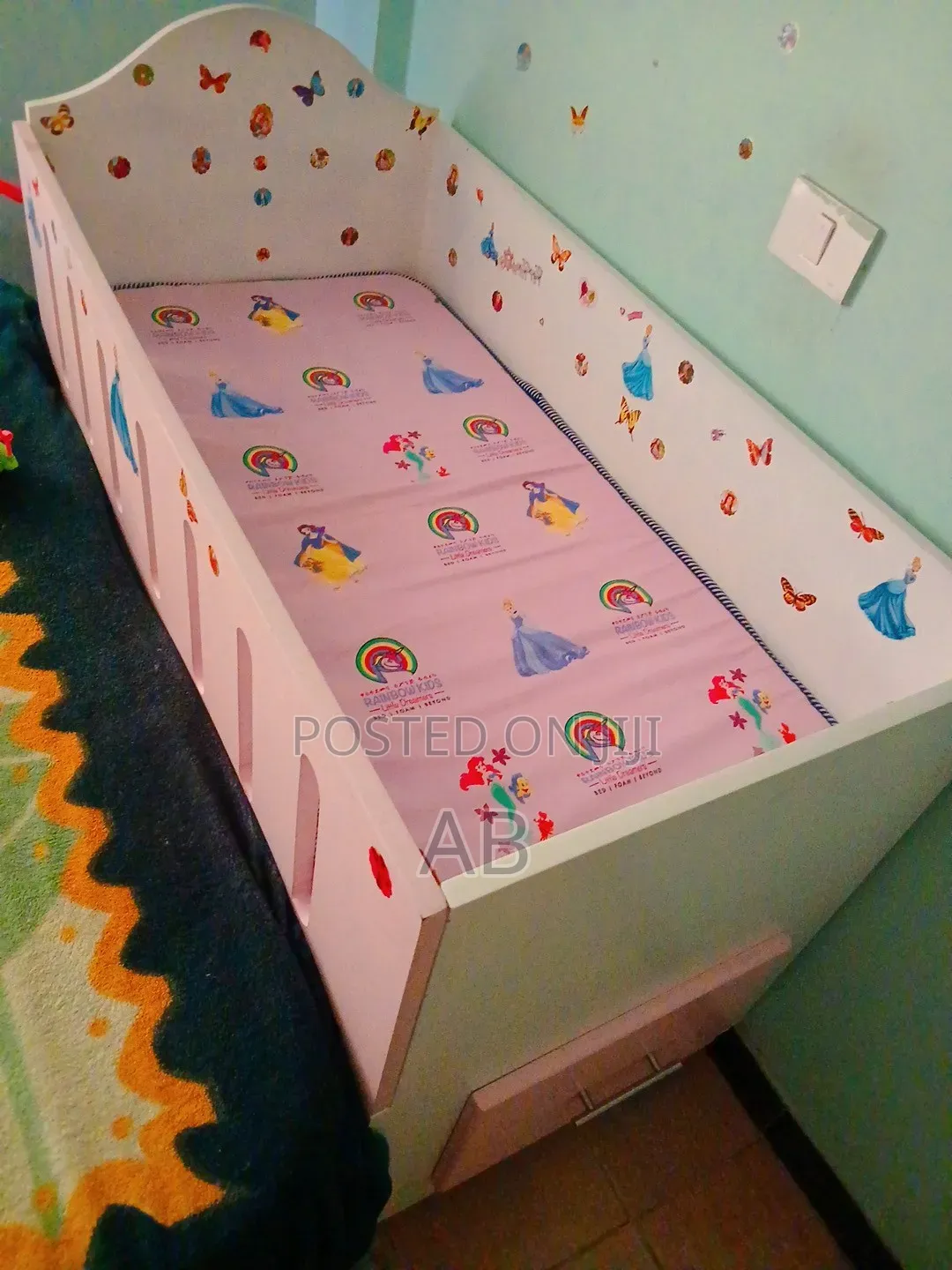 Kid's Bed With Mattress