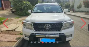 Toyota Land Cruiser 2010 White