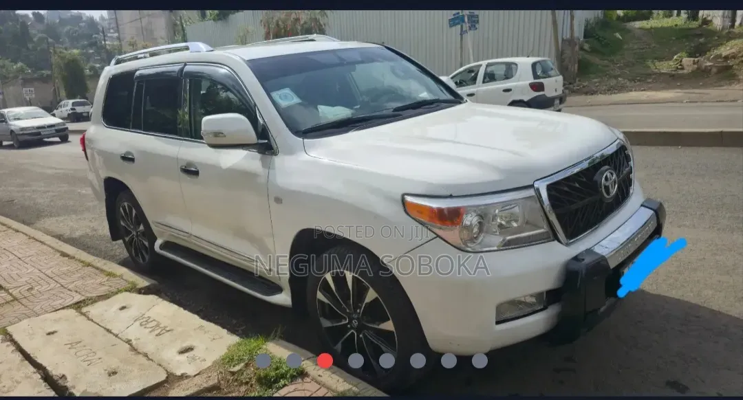 Toyota Land Cruiser 2010 White