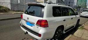 Toyota Land Cruiser 2010 White
